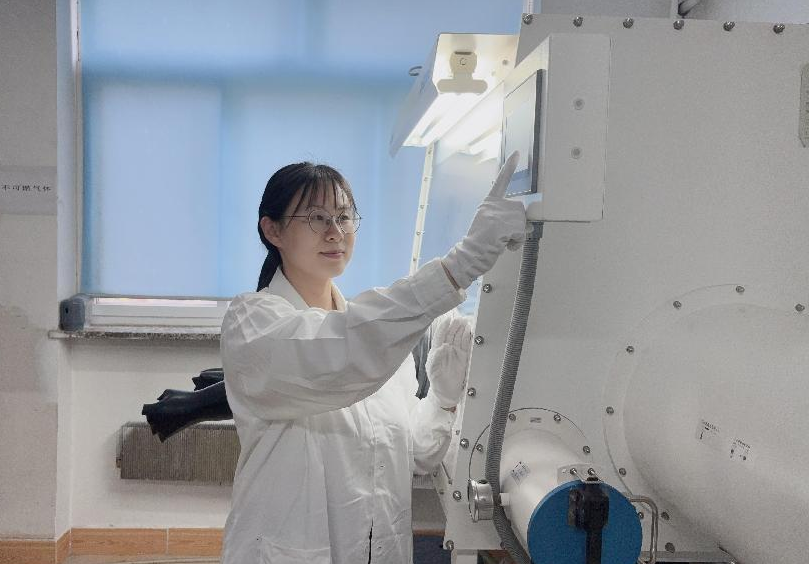 科研一线丨石爽爽：晶体成长虽慢，但每一步都通向光的未来